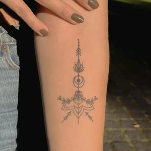 Tatouage Trait avec 4 motifs floraux