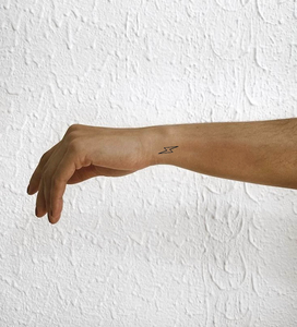 Symbole éclair d’un trait minimaliste