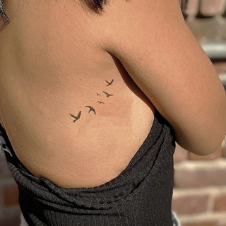 Tatouage 6 oiseaux en vol
