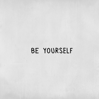 Tatouage Écriture be yourself