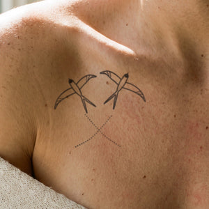 Idée de tatouage hirondelle ? Porte-le 2 semaines sur toi