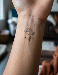 Minimalist Daisy Tattoo Idea? Try It for 2 Weeks