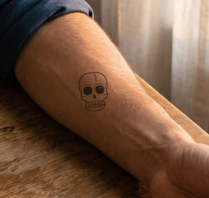 Idée de tatouage crâne ? Porte-le 2 semaines sur toi