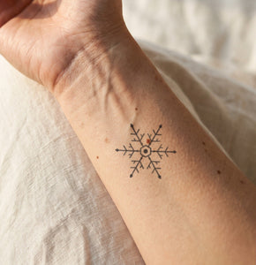 Idée de tatouage flocon de neige ? Porte-le 2 semaines
