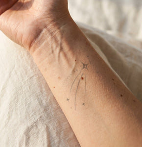 Tatouage étoile filante – éphémère, 3,8 x 3,6 cm